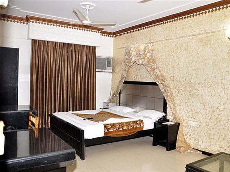 Hotel Maurya Heritage Нью-Дели Экстерьер фото